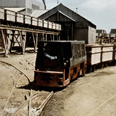 Locomotiva nas instalações das Minas da Panasqueira